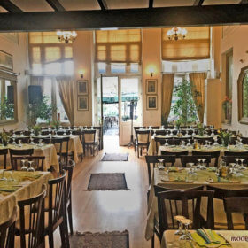 εστιατόριο Αίγλη Τρίκαλα, ξενοδοχείο Πανελλήνιον